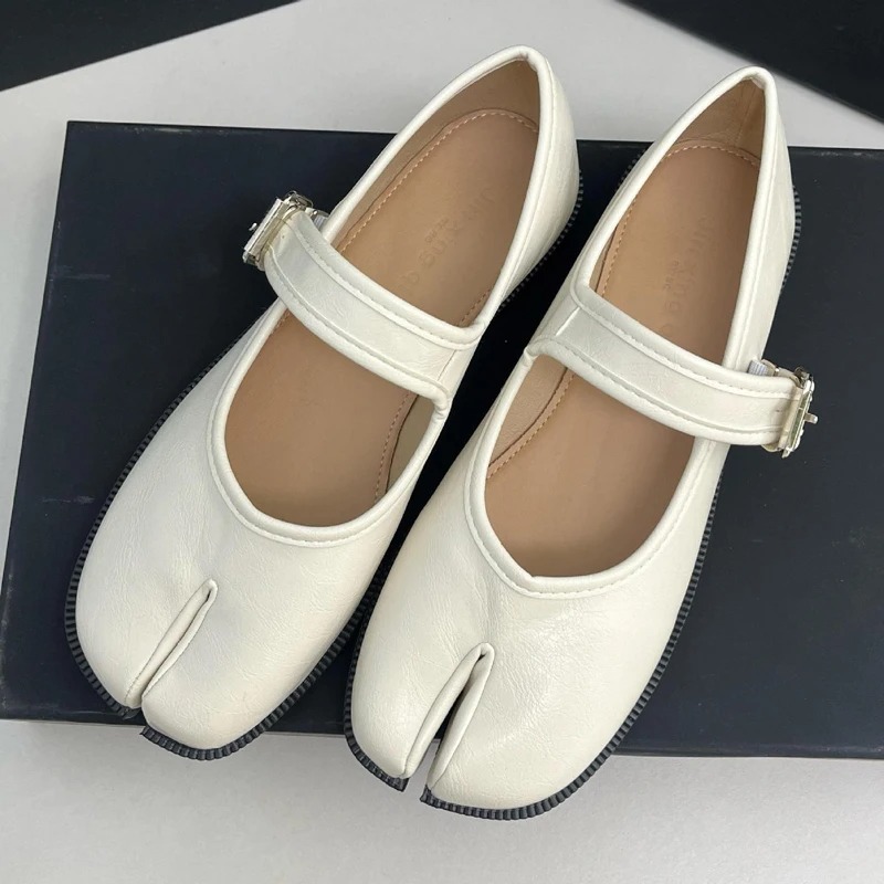2025 Split Toe Mary Janes Women Buckle Strap Tabi Ninja Shoes Trotter Flats Ladies Barefoot Tabis Mocassines Mujer Japan Loafers